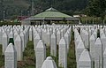 سنگ قبرهای مسلمانان در یادبود نسل کشی Potočari در نزدیکی Srebrenica