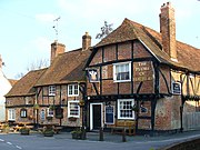 'n Typiese platelandse pub in Crondall. Volgens legende, het Oliver Cromwell in hierdie pub in 1645 gebly