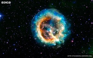 1E 0102.2-7219, окружённая остатком сверхновой. Фото телескопа «Чандра».