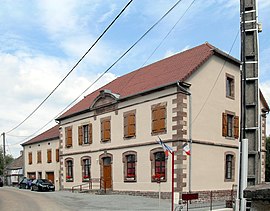 The town hall in Lomont