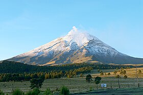 Face nord du Popocatepetl vue depuis Paso de Cortez en 2006.