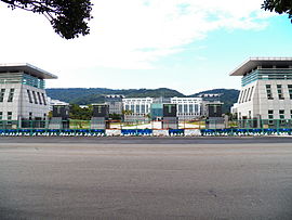 정면에서 찍은 중화민국 국방부의 본부 건물. (2012년 9월 30일 촬영)