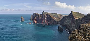 La pointe de São Lourenço, extrémité orientale de l'île de Madère. (définition réelle 10 000 × 4 571)