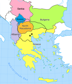 Map of the Balkan peninsula depicting approximate extent of the Macedonian region with borders of modern countries and the former capital cities of ancient Macedonia near the coast