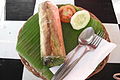 Nasi bakar ayam (riz et poulet grillé) déroulé.