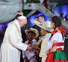 Visita del Papa Francisco. Recepción en Hangar Presidencial - 24698228310.jpg