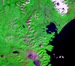 La baie d'Avatcha et les volcans qui l'entourent.