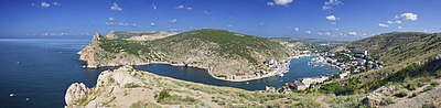 ’n Uitsig oor die Balaklawa-baai, ’n voormalige Sowjetse duikboot-basis en tans ’n museum op die Krim-skiereiland in Oekraïne.