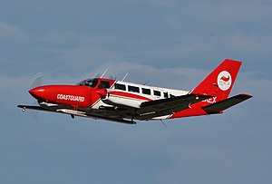 Cessna 404 Titan II, model z roku 1977, ve zbarvení britské His Majesty's Coastguard