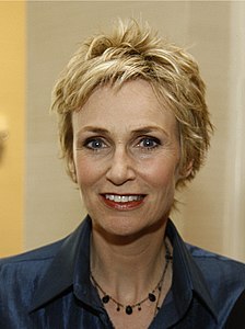 Jane Lynch interprète Sophie.