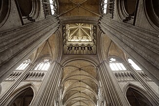 La catedral gótica de Rouen tiene un cimborrio con bóveda de crucería.