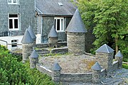 Reconstitution au 1/20e du château fort, construite en 1999-2000 et offerte à la ville pour son 800e anniversaire.