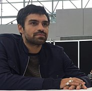 Sean Teale interprète Louis Condé