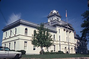 Das Cleburne County Courthouse ist seit Juni 1976 im NRHP eingetragen.[1]