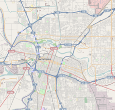 Mapa konturowa Sacramento, blisko centrum na lewo znajduje się punkt z opisem „Golden 1 Center”