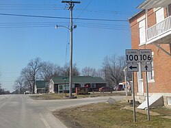 The junction of IL 100 و IL 106 in Detroit.