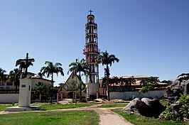 Kerk van o.l.v. de Santana, met een replica van de toren van Pisa