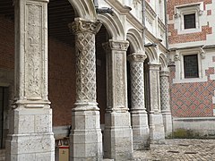 Colonnato dell'ala Luigi XII del castello di Blois (1498-1503)