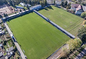 Im Vordergrund der Hauptplatz im Albert-Kuntz-Sportpark