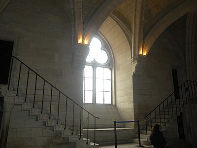Escadarias no Salle des gardes para as torres Argent e Cesar