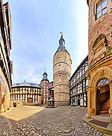 Innenhof mit Blick zum Bergfried