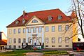 Schloss, Einfriedung des Gartens am Schloss sowie Mausoleum mit Bepflanzung und Gedenkstein für die Gefallenen des Ersten Weltkrieges im Park (Einzeldenkmale zu ID-Nr. 08972300)