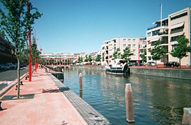 Le canal latéral « Prins Hendrickkanaal ».