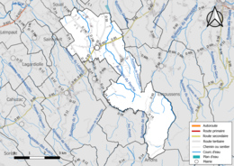 Carte en couleur présentant le réseau hydrographique de la commune