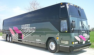 Sebuah bus antarkota berkapasitas 56 orang milik Prevost