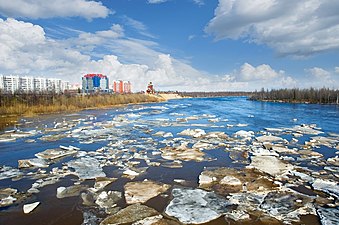 Ледоход на р. Седэ-Яха (вид на северный район города)