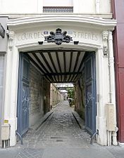Eingang zum Cour des Trois-Frères (Nr. 81–83)