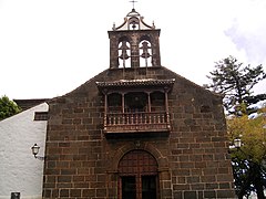 Real Santuario Insular de Nuestra Señora de las Nieves, santuario mariano consagrado a la Virgen de las Nieves (Patrona de La Palma). El templo se encuentra situado en Santa Cruz de La Palma.