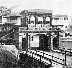 The original gate which led to the present day St. Thomas Cathedral in 1863 was later dismantled.