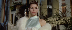 Elsa Martinelli en 1956, en haut dans Donatella et en bas dans La Fille de la rizière.