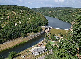 Lac de barrage sur la Thaya, à Znojmo, en Moravie. (définition réelle 2 784 × 2 037)