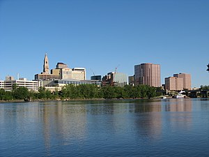 Pemandangan kota Hartford dilihat dari Connecticut River