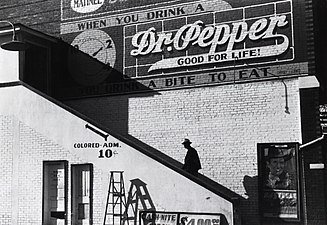 Segregerad biografentré på Crescent Theatre i Belzoni, Mississippi, troligen i oktober 1939, av Marion Post Wolcott