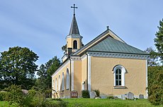 Kyrkan sett från öster.