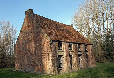 Vue arrière de la maison.