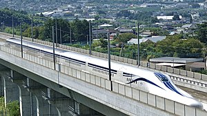 山梨実験線で試験走行を行う改良型L0系950番台 （2020年8月29日 笛吹市にて）