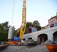 Contrepoids de 33 t sur la base d'une grue à tour.