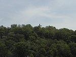 Site Nord du Rieu du Coeur , La croix sur le terril vue de la rue