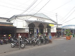 Järnvägsstationen i Kediri.