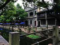 位于龙头河下河塘旁的楊氏祠堂，该祠始建於1911年，是祠堂群中少見的西洋風格建筑。楊氏族中，有楊蔭榆、楊蔭杭、楊絳等名流。