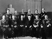 Uitreiking van maarschalksterren in het Kremlin in 1955. Van links naar rechts: zittend: Ivan Bagramjan, Nikolaj Koeznetsov, Nikolaj Pegov, Kliment Vorosjilov, Vasili Tsjoejkov, Andrej Jerjomenko, staand: Sergej Roedenko, Vasili Kazakov, Vladimir Soedets, Sergej Varentsov, Kirill Moskalenko, Ivan Isakov.