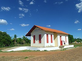 Estação Ferroviária, construída em 1936 como parte da Estrada de Ferro Central do Piauí. Em 2018 foi totalmente restaurada para funcionar como Biblioteca Municipal de Brasileira.