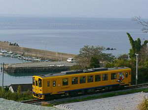 廃止された南目線を有明海に沿いながら走る キハ2500形気動車（2008年）