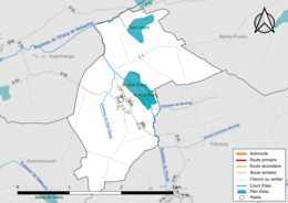 Carte en couleur présentant le réseau hydrographique de la commune