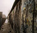 餘下的圍牆幾乎都被迅速拆除。圖片攝於1990年12月。