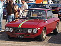 Una Lancia Fulvia Coupé HF (1965), con lo storico rosso Montebello aggiornato da una banda gialloblù torinese